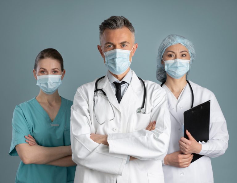 Quelles sont les informations et les réglementations concernant l’affichage professionnel d’une plaque de médecin ?